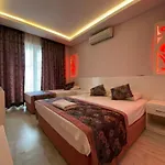 Beachway & فندق