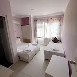 فندق Beachway & 3*