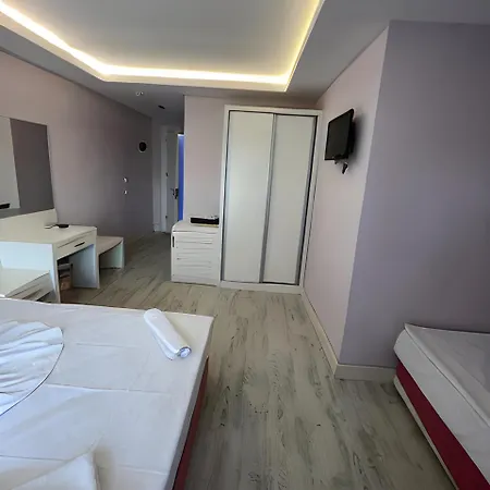 Beachway & Otel Side