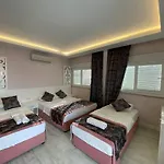 Beachway & 3* Сіде