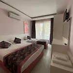 Готель Beachway &