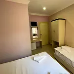 Готель Beachway &