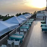 Beachway & 3* Сіде