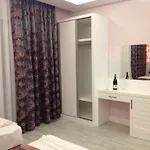 Готель Beachway &