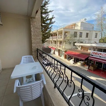 Готель Beachway &