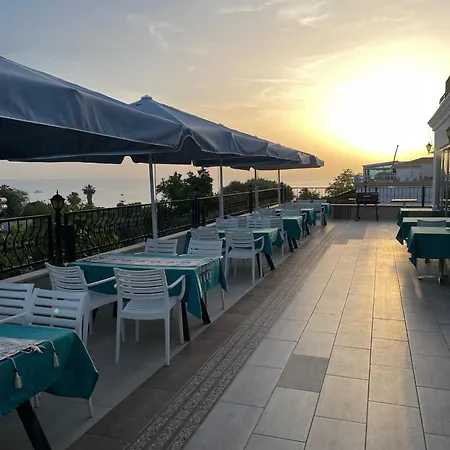 Готель Beachway &