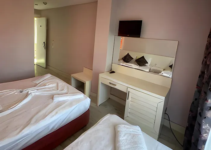 Beachway & Otel Side