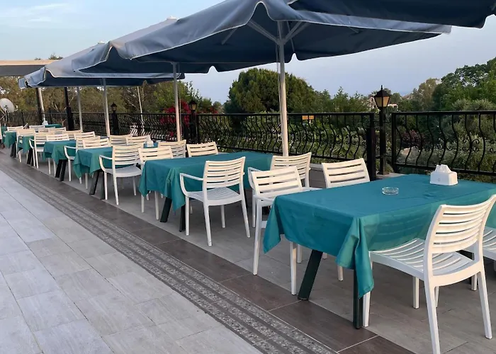 Beachway & Otel Side