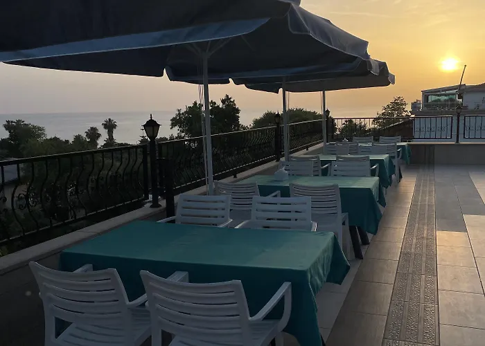 Beachway & Otel Side