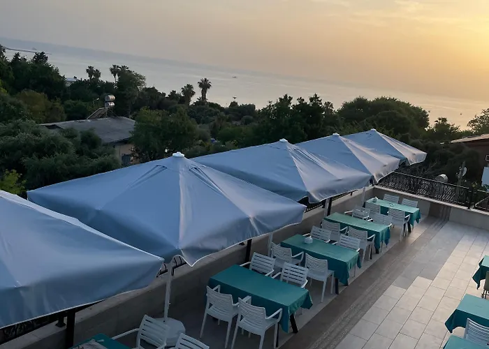 Beachway & Otel Side