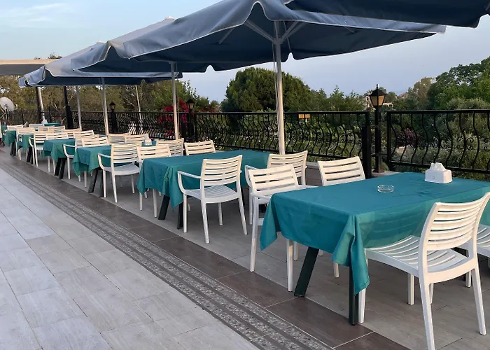 Beachway & Otel Side