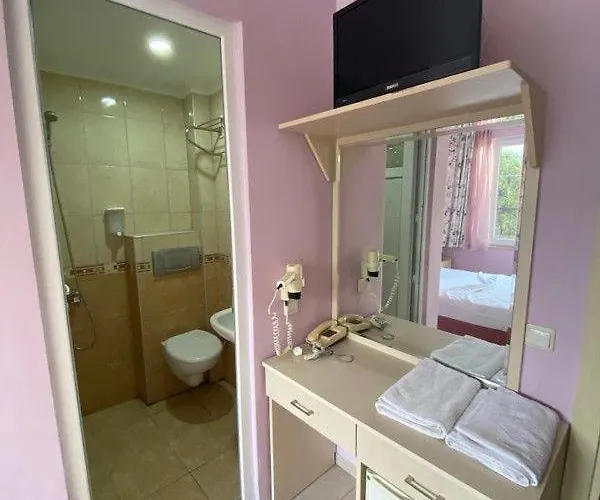 Отель Beachway & 3*